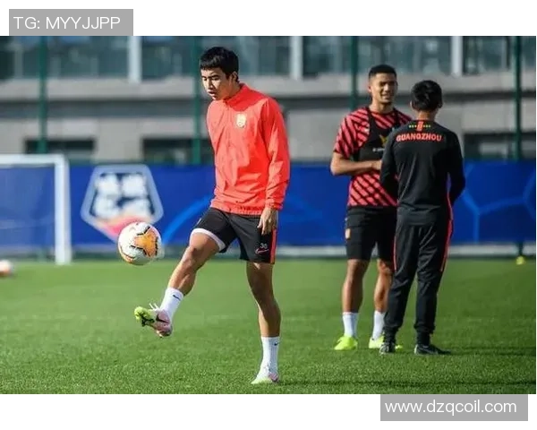 足球明星因场内外争议被罚款的精彩瞬间合集视频